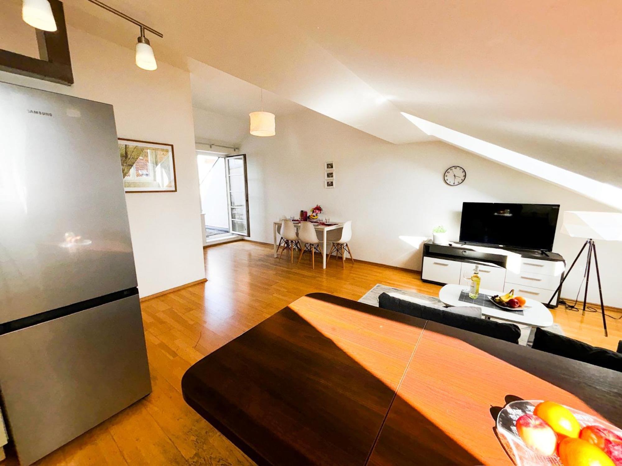 Apartamento Sonniges Mit Terrasse, 15min Ins Zentrum Viena